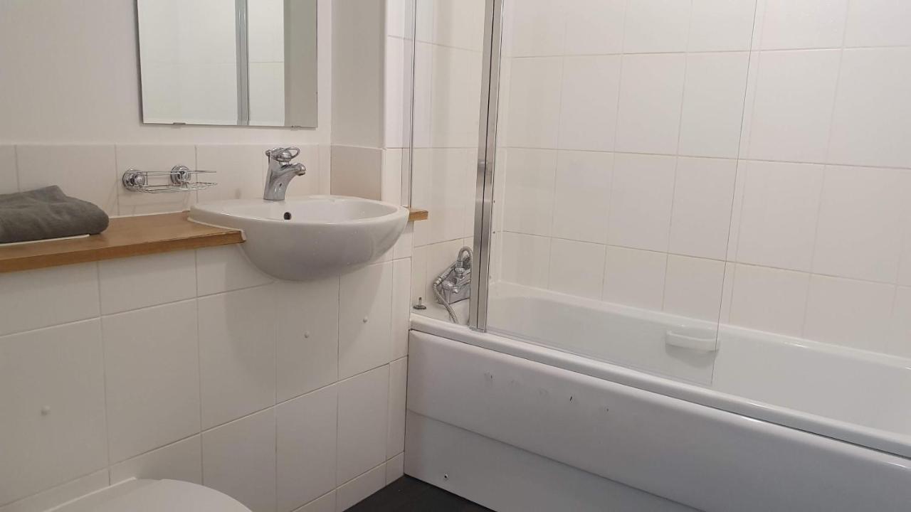 Spacious London Apartment 5 Min Walk To Leytonstone Underground Station And 5 Stops To Zone 1 Eksteriør billede