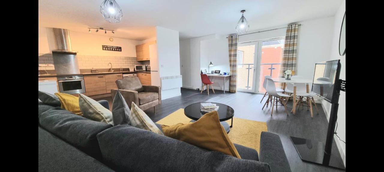 Spacious London Apartment 5 Min Walk To Leytonstone Underground Station And 5 Stops To Zone 1 Eksteriør billede