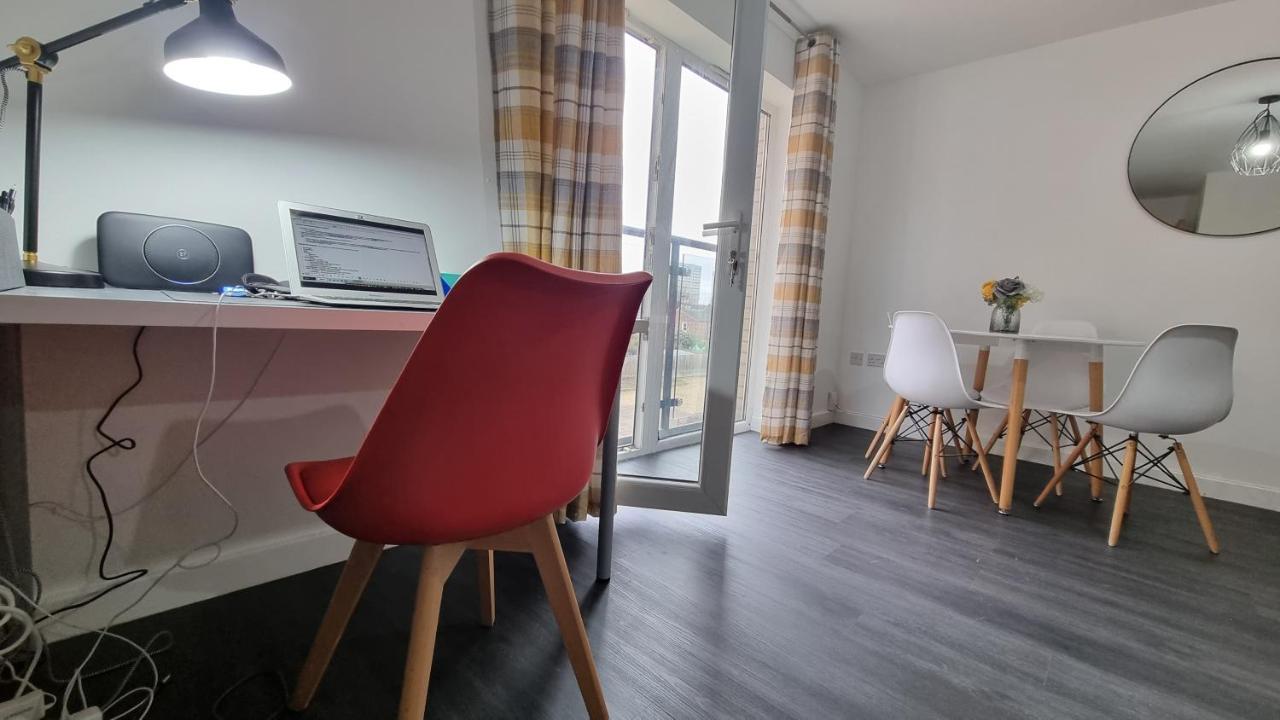 Spacious London Apartment 5 Min Walk To Leytonstone Underground Station And 5 Stops To Zone 1 Eksteriør billede